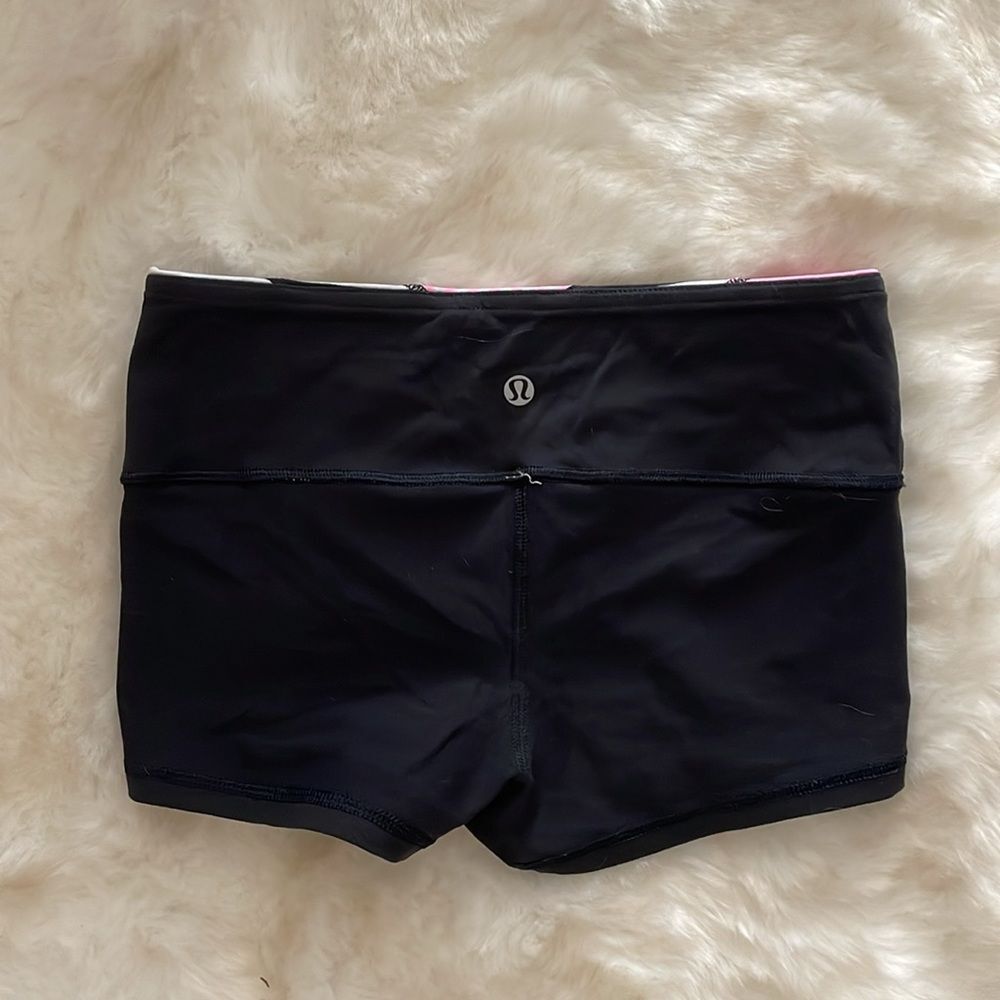 Lululemon Boogie Short Reversible Black Quilt Pink bootie Aztec Stripe s…